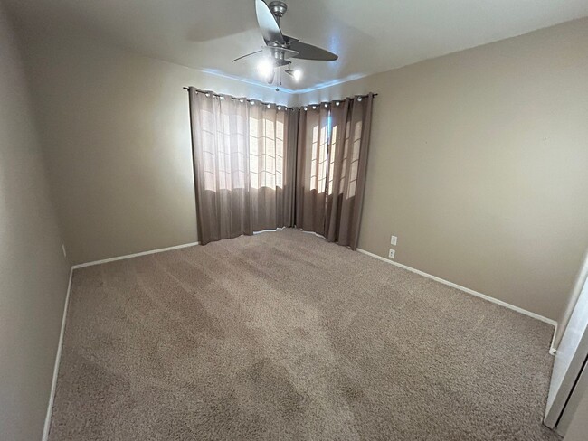 Building Photo - No HOA 3-Bedroom 2.5-Bathroom Home!