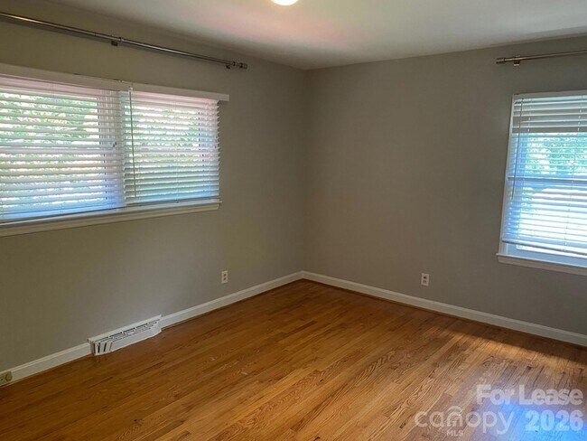 Building Photo - 3922 Fellsway Rd