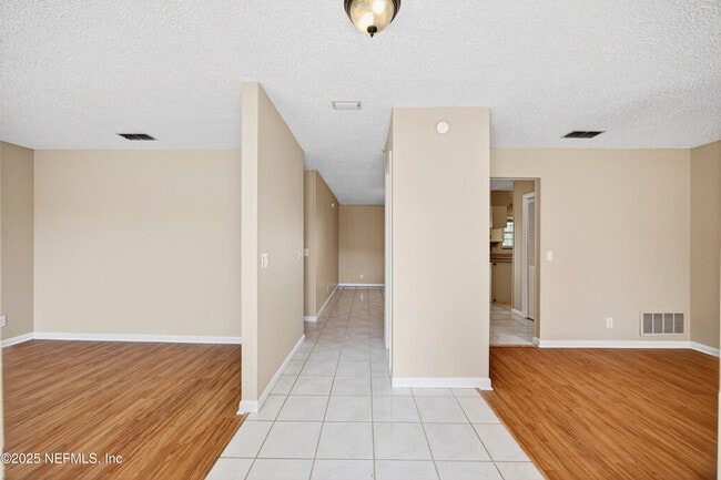 Building Photo - 9727 Viceroy Dr E