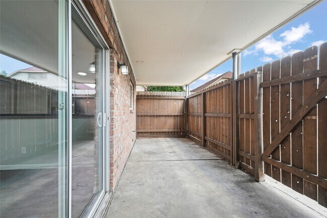 Building Photo - 1520 Sherwood Forest St