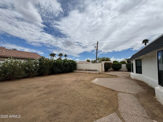 Building Photo - 5502 W Frier Dr