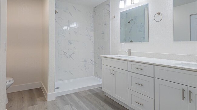 Building Photo - 4395 NE 33rd Ave