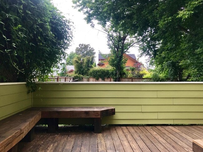 Building Photo - 3911 NE 9th Ave