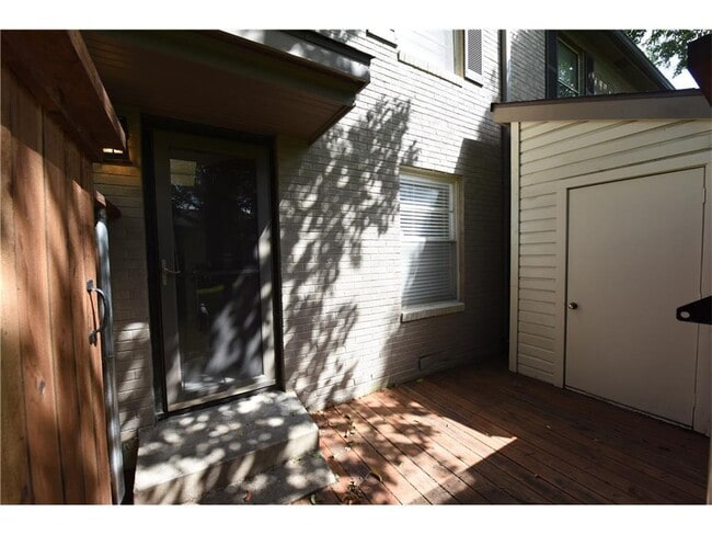 Building Photo - 6357 Oriole Dr