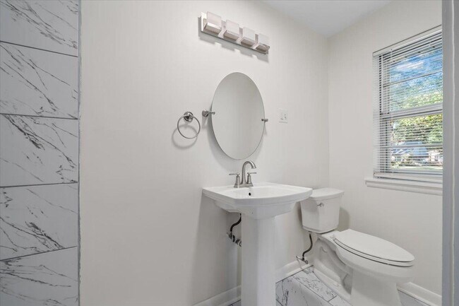 Building Photo - 1554 Estate Dr