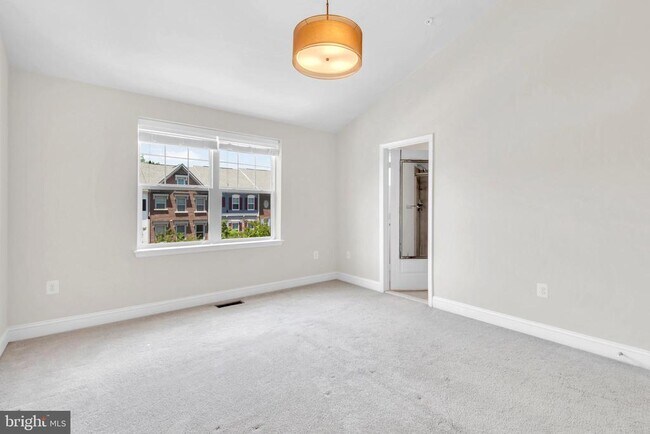 Building Photo - 617 S Cherry Grove Ave