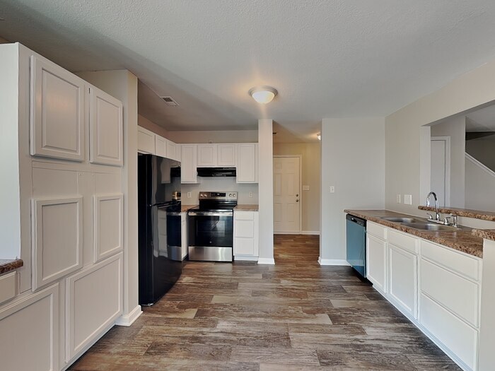 Building Photo - 2873 Signal Ct SW