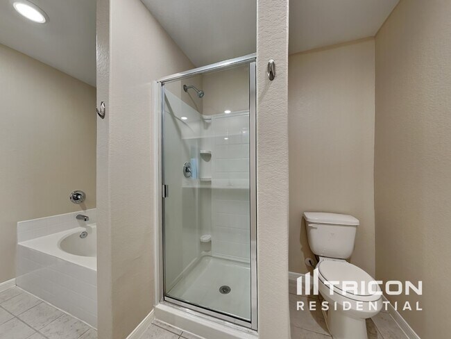 Building Photo - 805 Painted Bison Dr