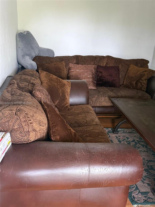 Building Photo - 2247 Simms St