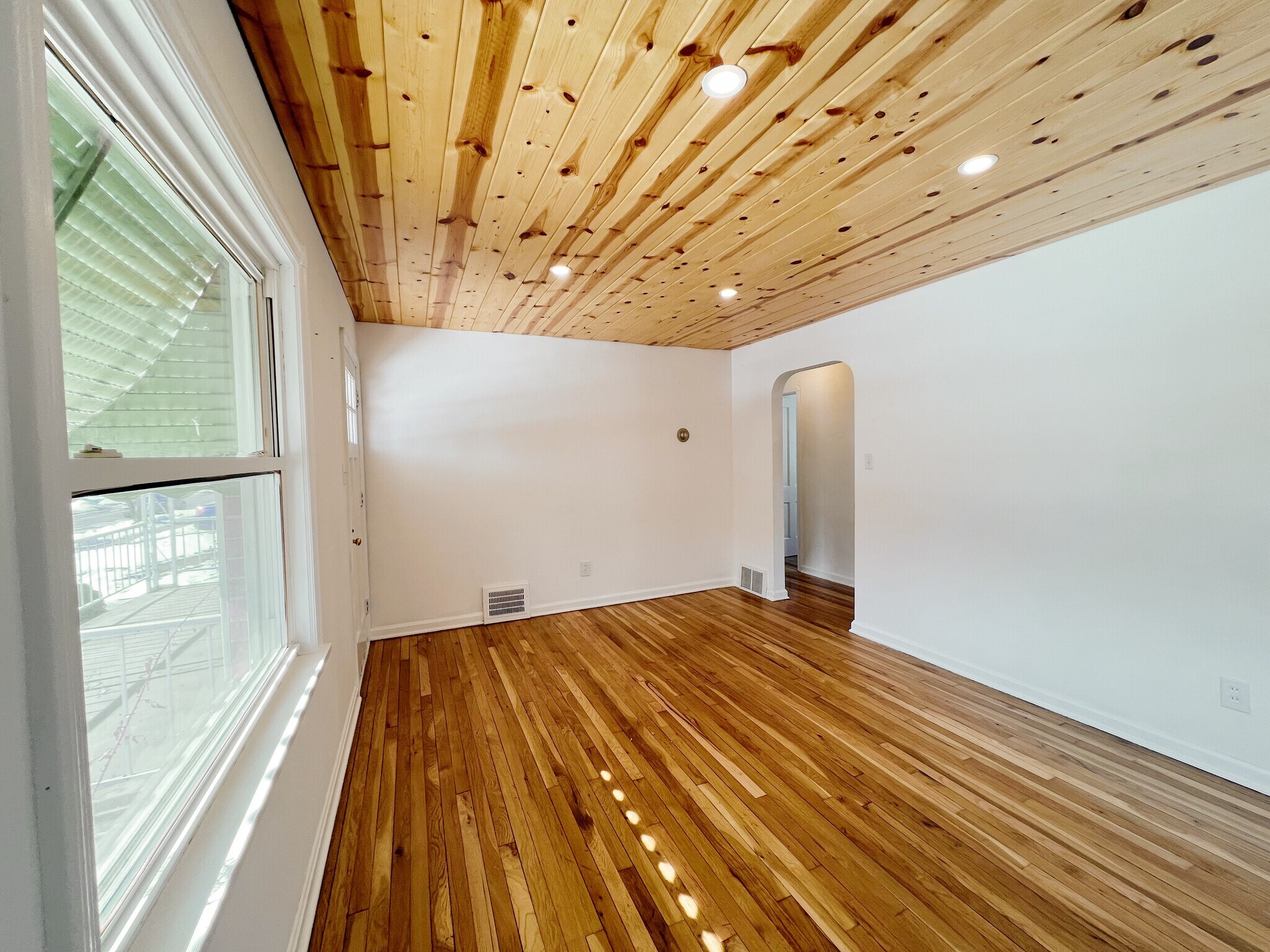 Building Photo - 4530 Wood Ave