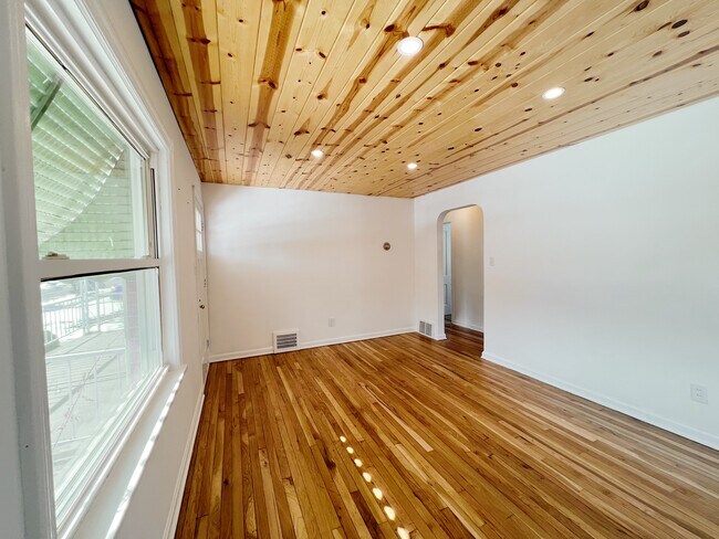 Building Photo - 4530 Wood Ave