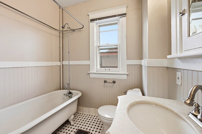 Building Photo - $4,720.95 with $300 off the first month's rent, 5 Beds - 5 Bath, Single Family Home in Denver wit...