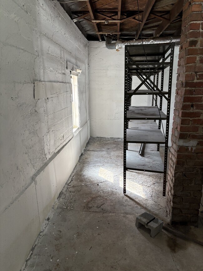 Building Photo - 2138 Memorial Ave SW