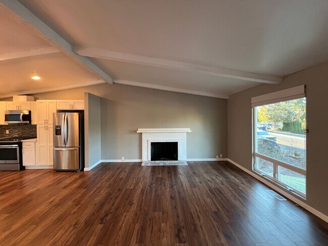 Building Photo - 3 Bedroom 2.5 Bath in Desirable Renton Fairwood Greens