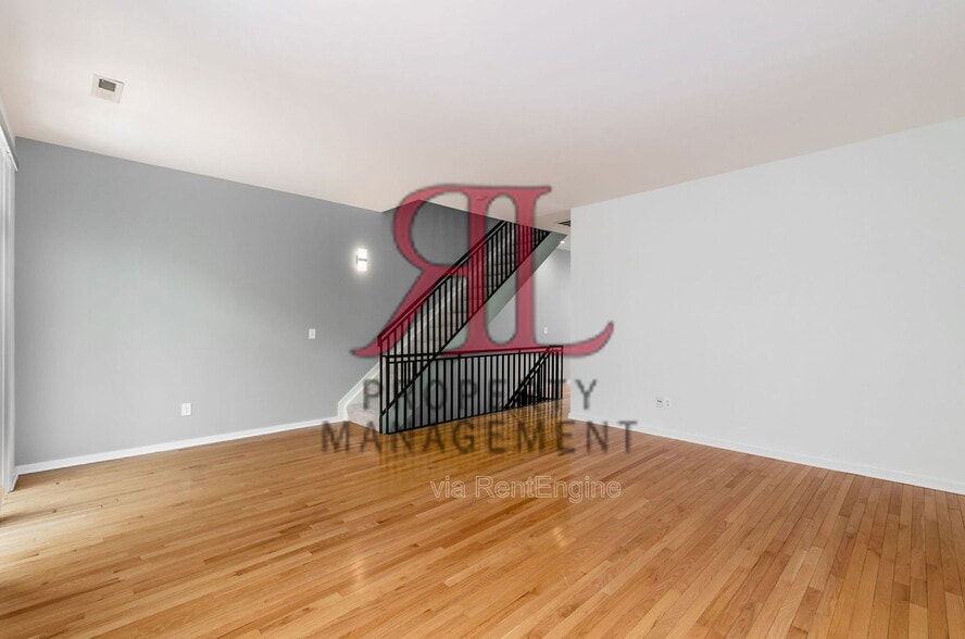 Building Photo - 986 S Front St