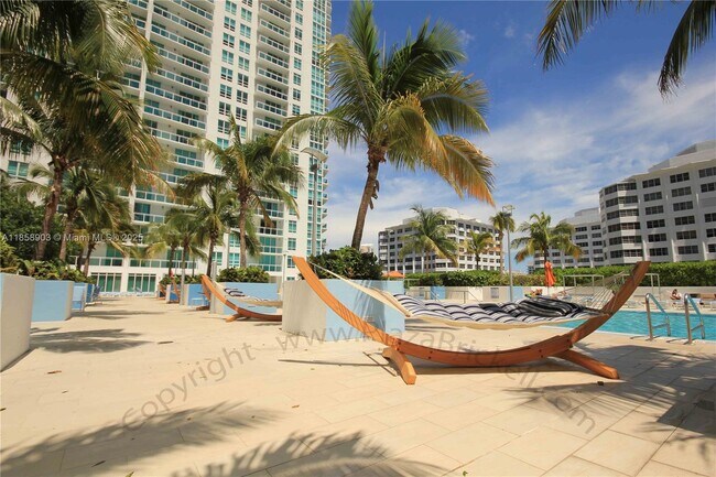Building Photo - 950 Brickell Bay Dr