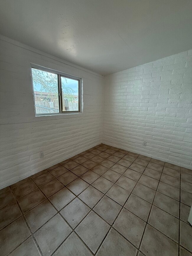 Building Photo - Townhome For rent