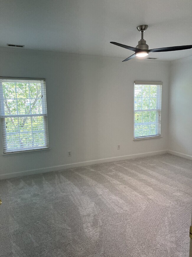 Building Photo - 1622 Brentwood Pointe