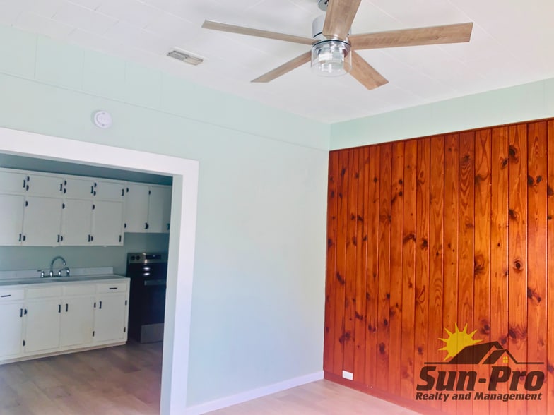 Building Photo - 136 W Pine Bluff St