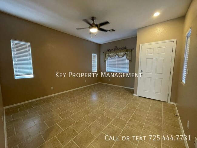 Building Photo - SPACIOUS 3 BEDROOM W/ LOFT IN THE SOUTHWEST