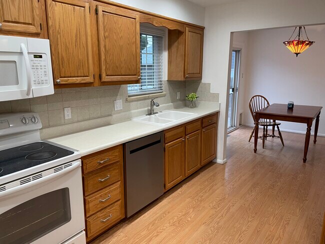 Building Photo - 6243 Gray St