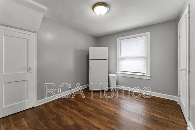 Building Photo - 4321 English Ave