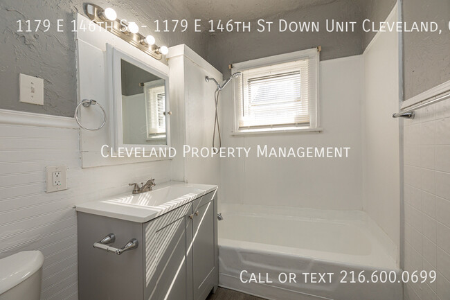 Building Photo - Renovated Cleveland Duplex