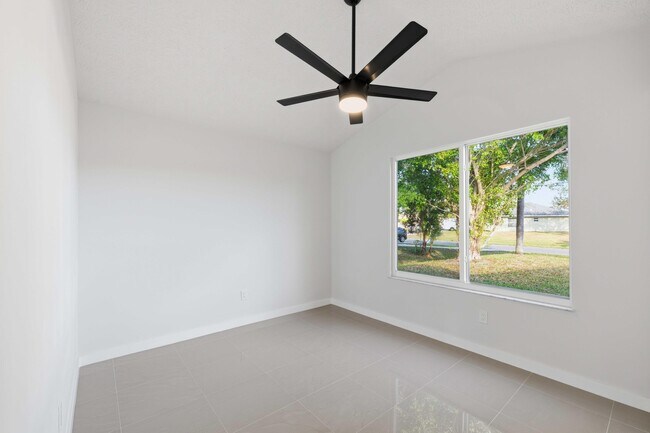 Building Photo - 3031 SE Galt Cir