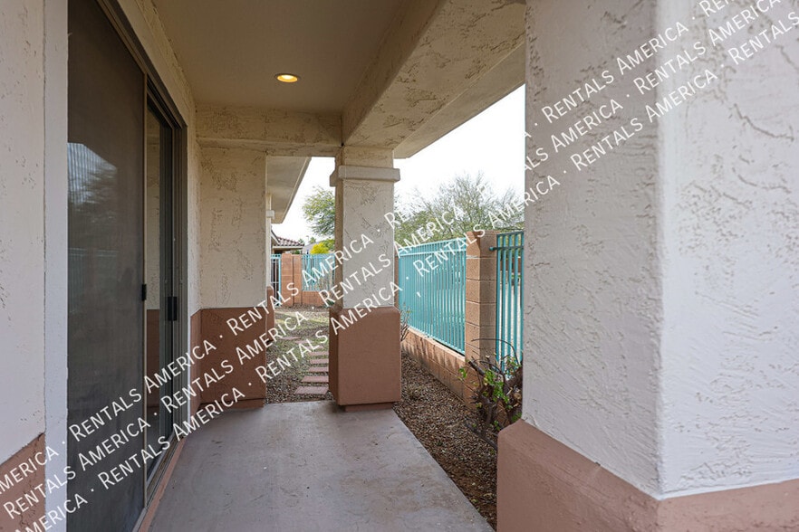 Building Photo - 2218 N 135th Dr