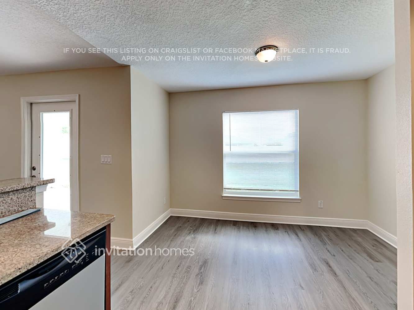 Building Photo - 462 NW Riverside Dr