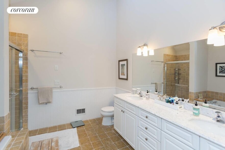 Building Photo - 21 Cove Neck Ln