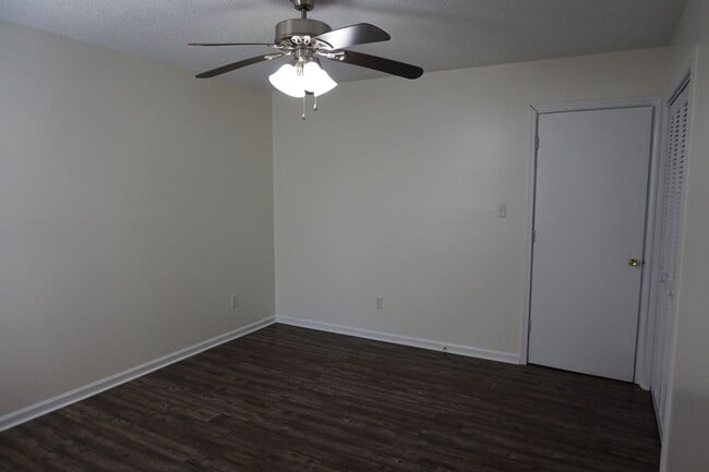 Building Photo - Cozy Two Bedroom 2 Full Bathroom Duplex!