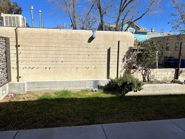 Building Photo - 209 Cornell Dr SE