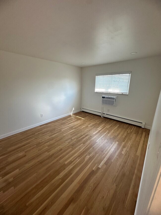 Building Photo - 100 W Hickory Grove Rd