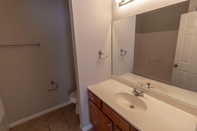 Building Photo - 1945 Center St