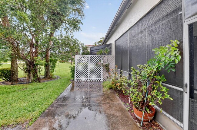 Building Photo - 8081 Cassia Dr