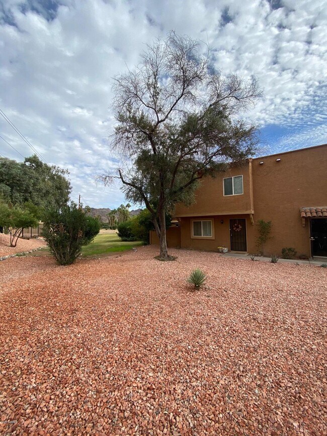 Building Photo - 808 E Cochise Dr