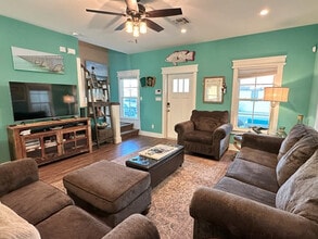 Building Photo - 1113 Pompano Ave