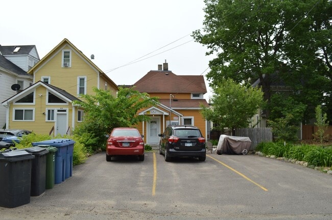 Building Photo - 612