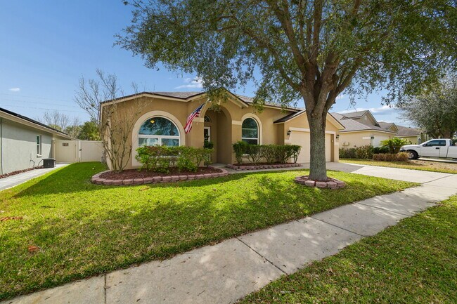 Building Photo - Tuscanny Street