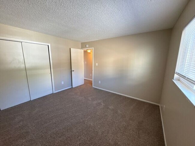 Building Photo - Cozy 2BR First-Floor Unit in Colorado Spri...