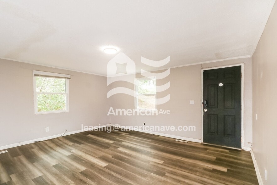 Building Photo - 324 Adams Ave