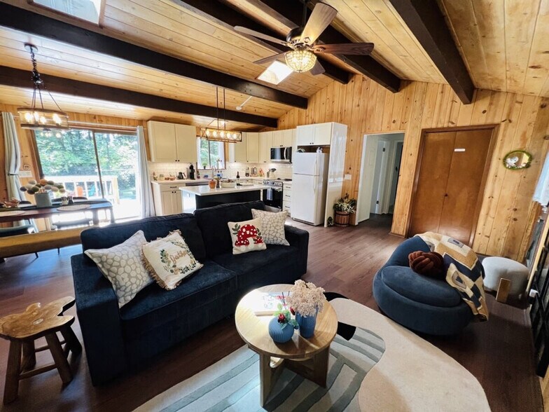 Building Photo - 26928 WA-525