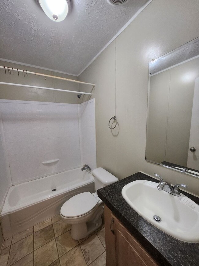 Building Photo - 811 N D St