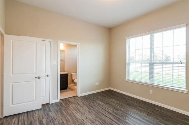 Building Photo - 18650 Cypress Hill Dr