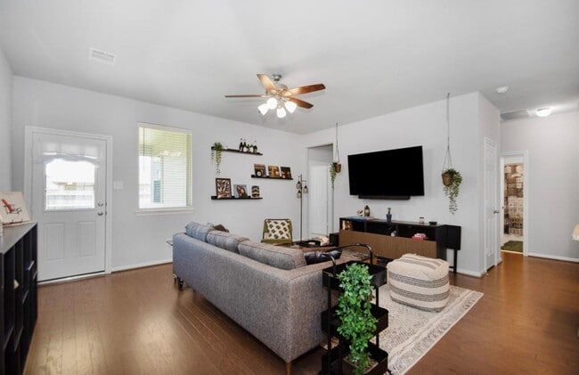 Building Photo - 10406 Mount Winchell Dr