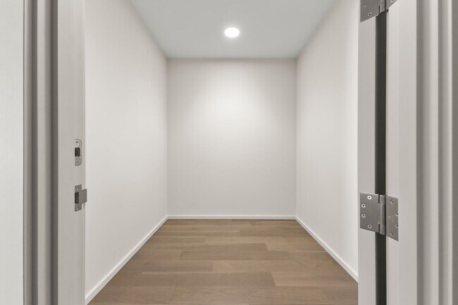 Building Photo - Park Lane 5305 - 3BR w/Swimming Pool and Yard!