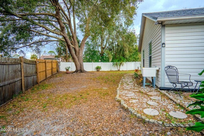 Building Photo - 11048 Ridge Point Dr