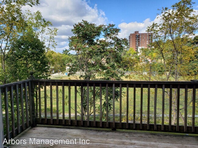 Building Photo - 3 br, 1 bath House - 32 Kenwood Avenue