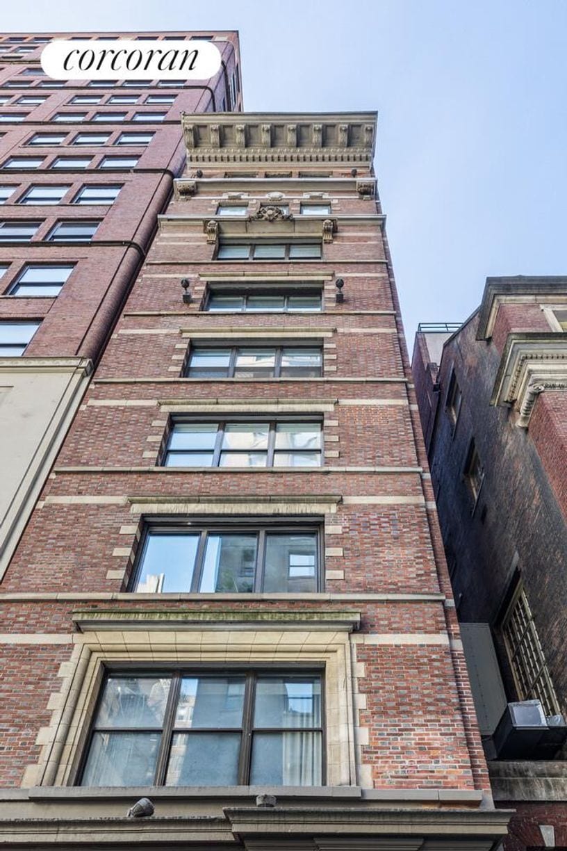 Building Photo - 24 W 45th St